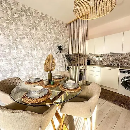 Апартамент Seaside Sunset - Free Parking